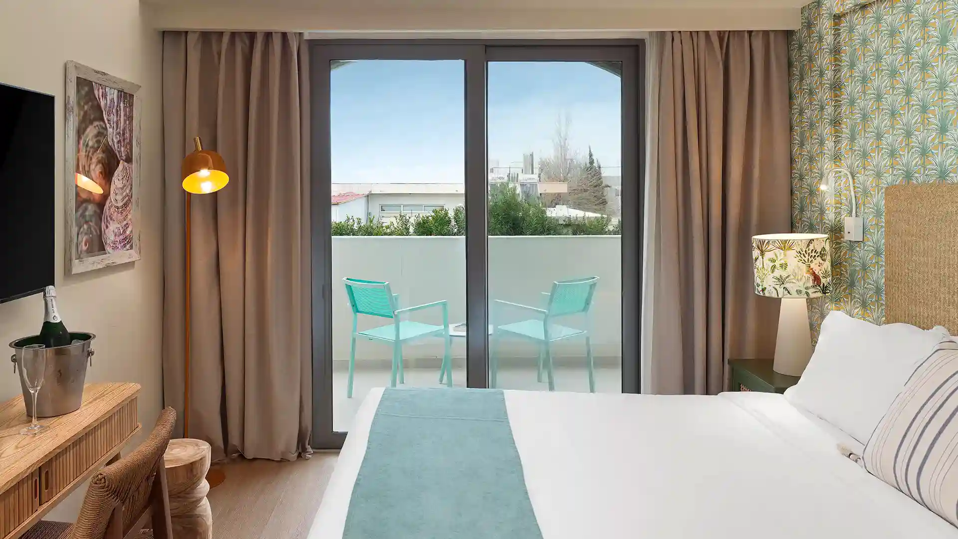 Vue deluxe sur le jardin depuis la chambre familiale