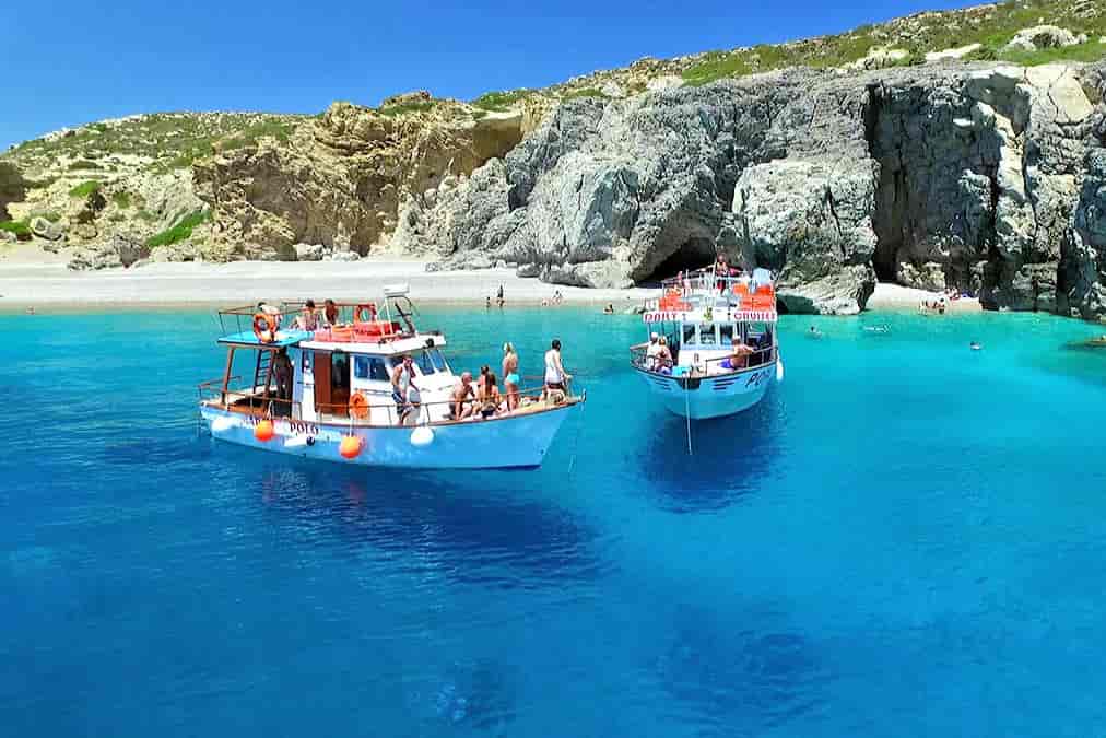 Tour e bateau vers la Baie Anthony Quinn, la Baie Kallithea et la Grotte Traganou