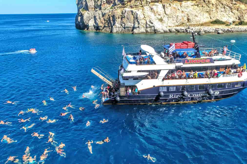 Tour e bateau vers la Baie Anthony Quinn, la Baie Kallithea et la Grotte Traganou