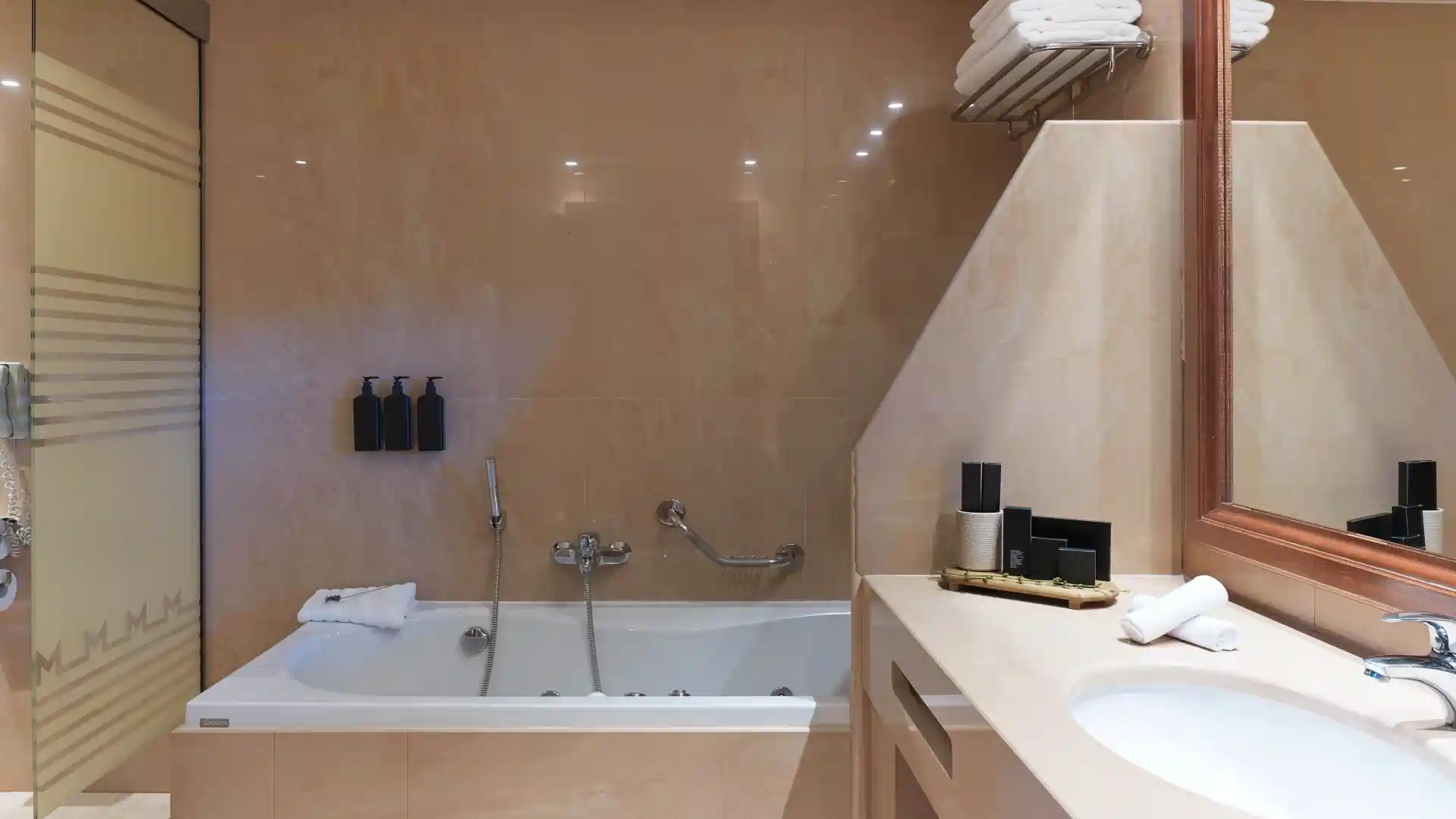 Chambre de Luxe avec vue sur le Jardin ou la Piscine